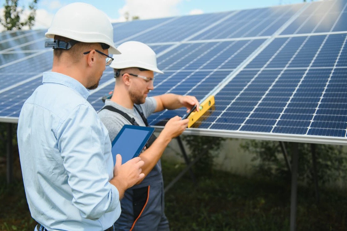 How Solarcom Helps You Choose the Best Solar Provider